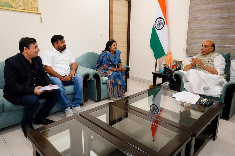Dr Vinod Sharma meets Rajnath Singh for brain science mission discussion